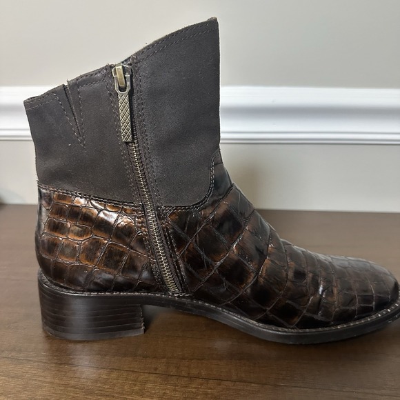 Donald Pliner Womens‎ 9.5 Zula Patent Leather Crocodile Embossed Bootie Brown - Picture 6 of 11